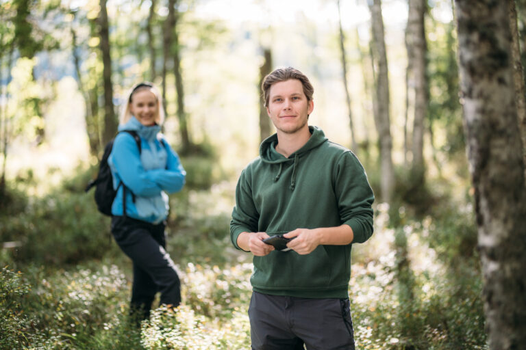 Two people in a forest/ Kaksi ihmistä metsässä